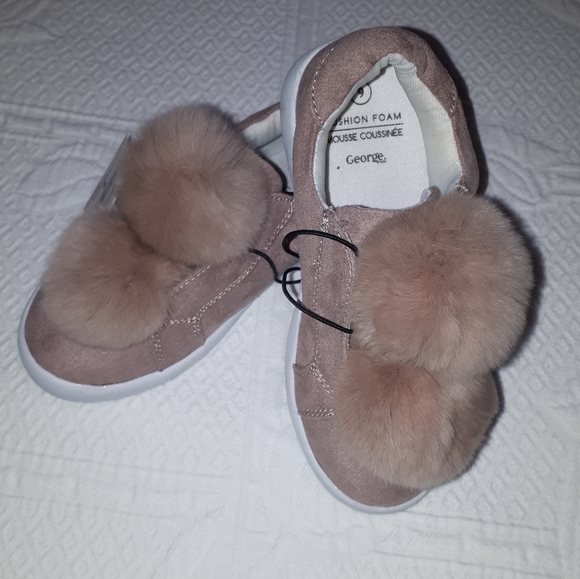 NEW Girls Pom Pom Sneakers - Picture 2 of 4